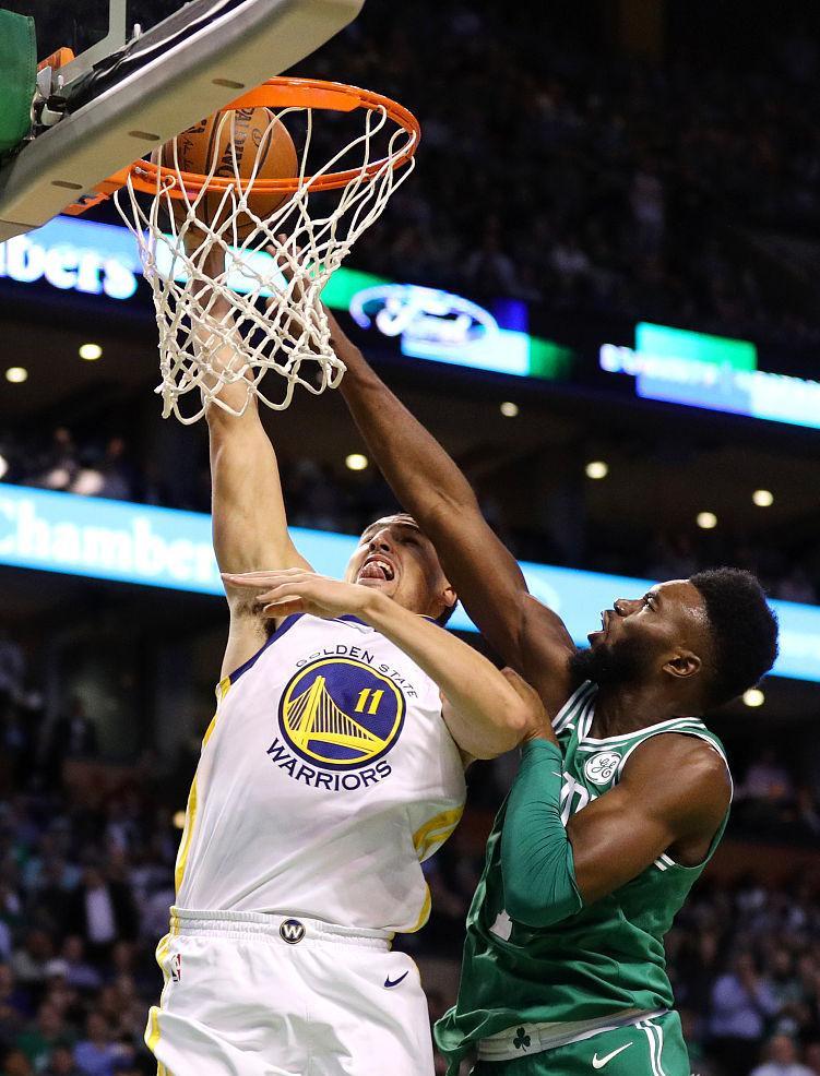 凯尔特人遭受横扫,汤普森再次爆发的简单介绍 凯尔特人遭受横扫,汤普森再次爆发的简单介绍