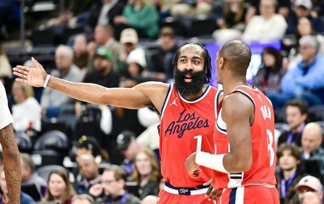 包含快船主场逆转爵士，致使对方连败的词条