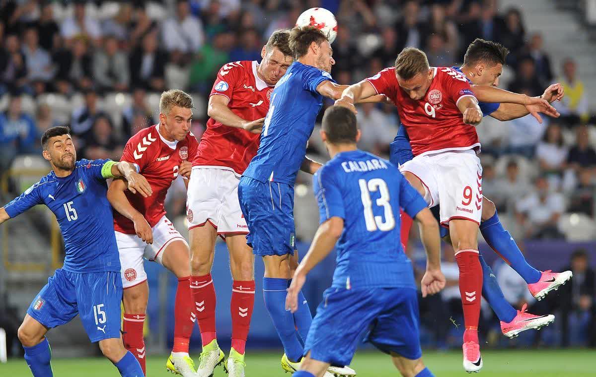 包含意大利队在场上奋力拼搏，最终以不屈不挠的意志取得了一场令人振奋的胜利的词条