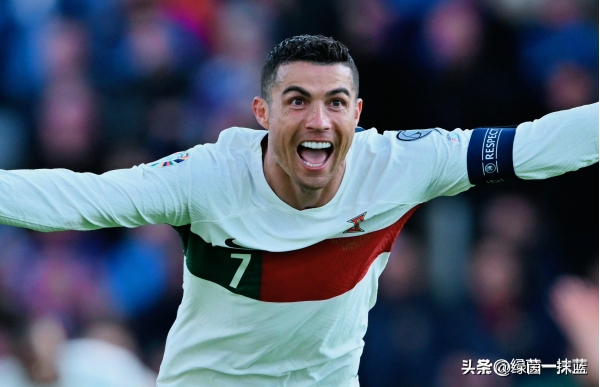 包含冰岛队突破重围，晋级欧洲杯正赛的词条