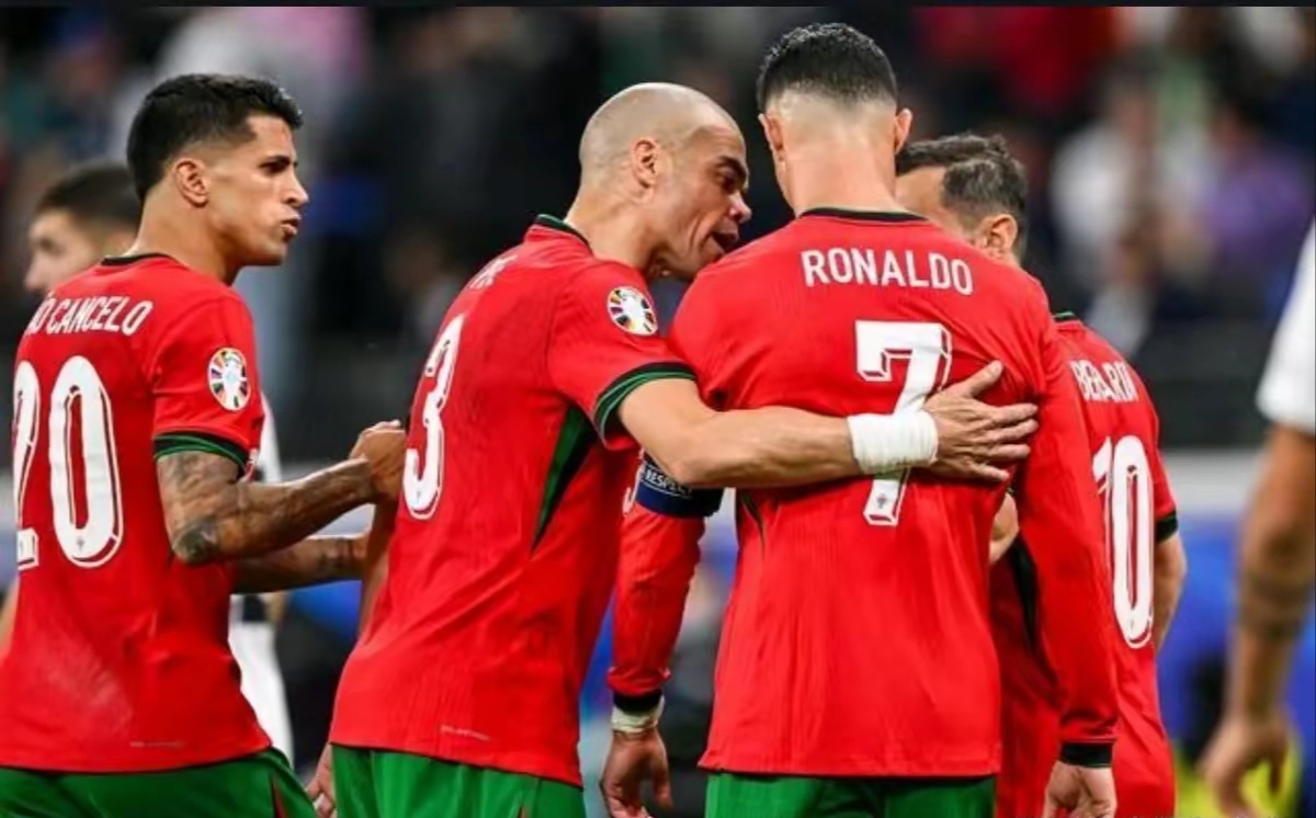 关于强强对话,豪门球队争夺胜利之战的信息 关于强强对话,豪门球队争夺胜利之战的信息