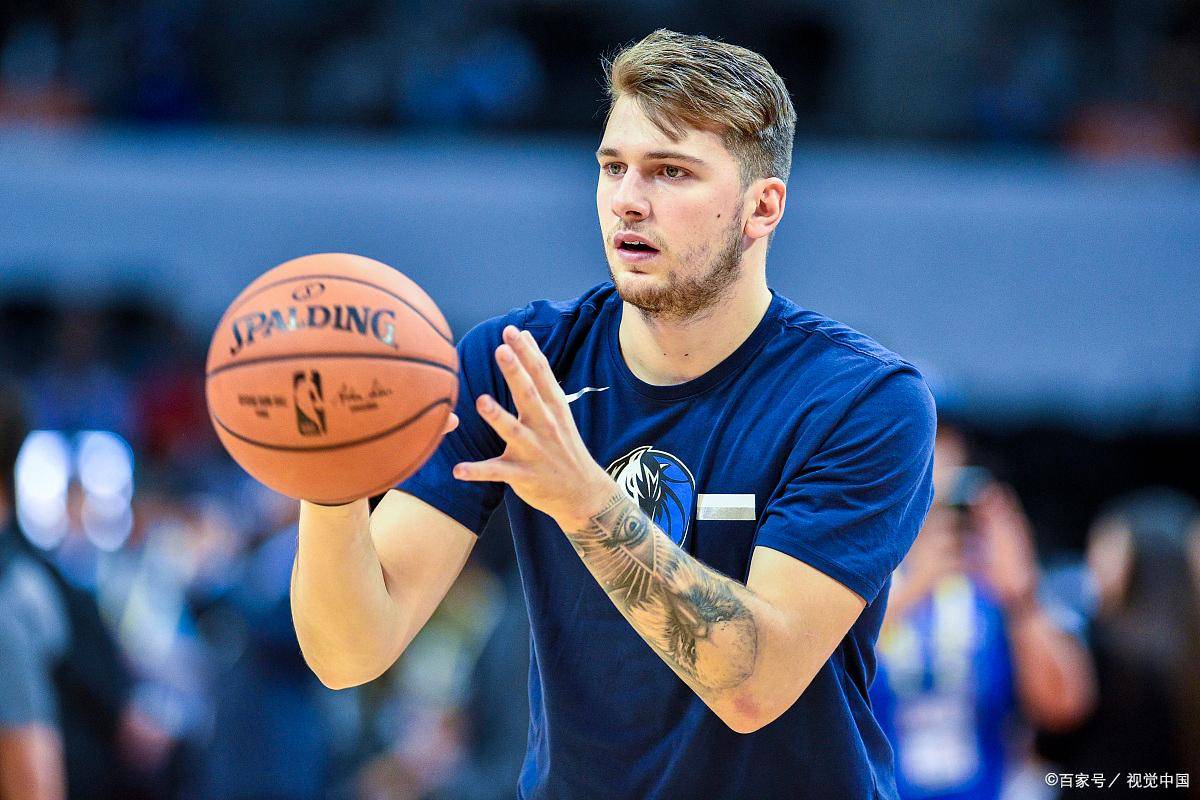 尼克斯鏖战青岛队，东契奇状态火热的简单介绍