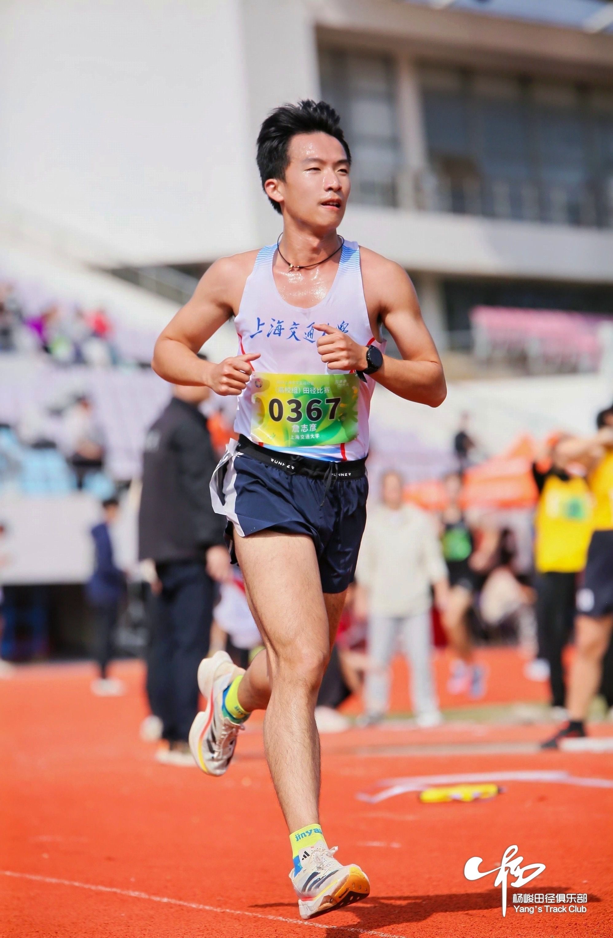 关于田径比赛角逐激烈,选手表现出色的信息 关于田径比赛角逐激烈,选手表现出色的信息