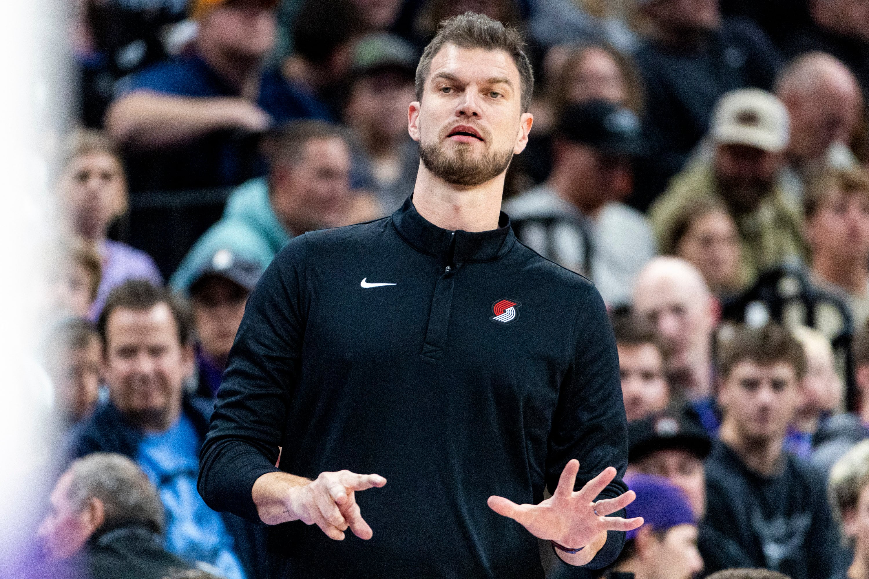 包含太阳完胜湖人，霍勒迪点燃赛场的词条