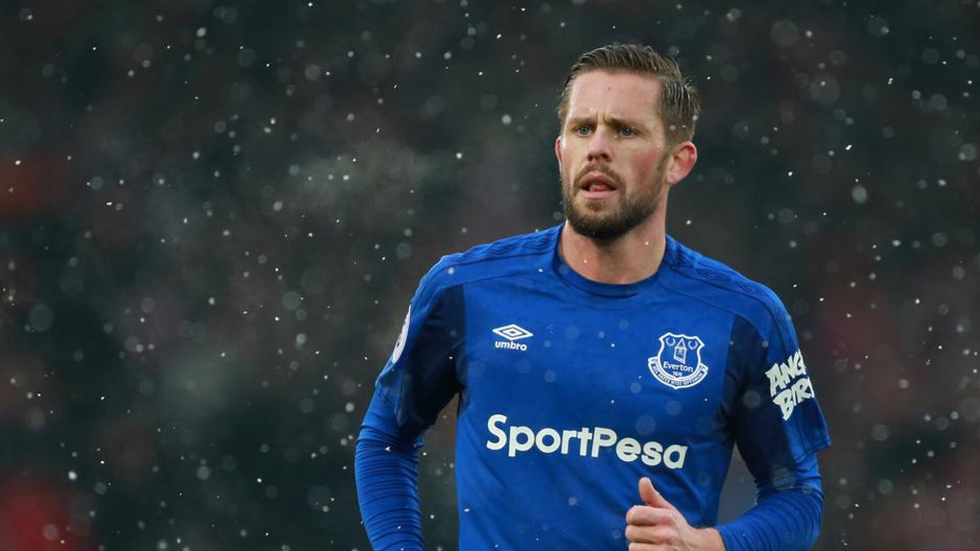 铁翼横空,老鹰撕裂森林狼防线,拉文关键一击定乾坤