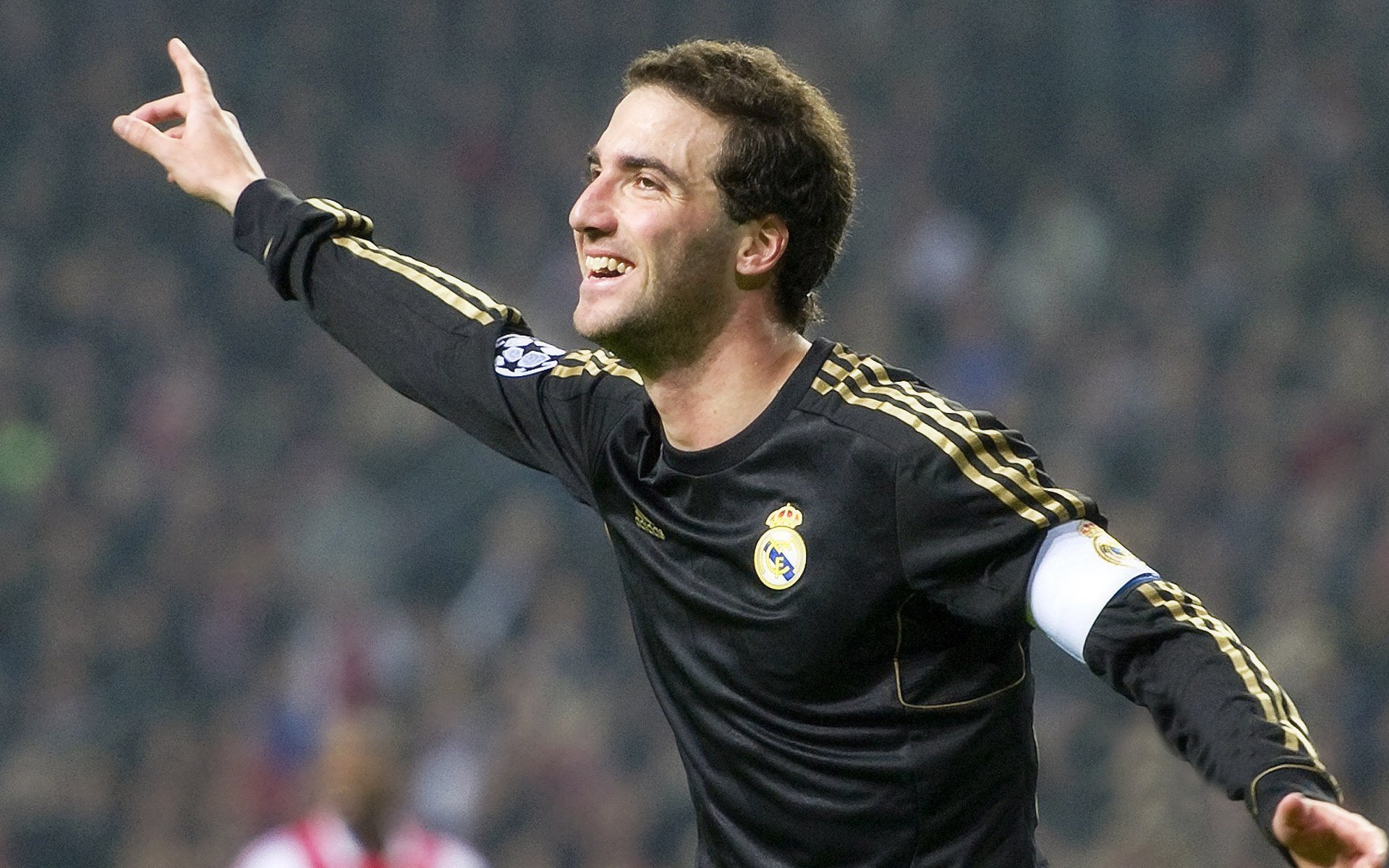 赛道风云，拉塞尔点燃赛场，迈凯伦翻盘阿斯顿马丁