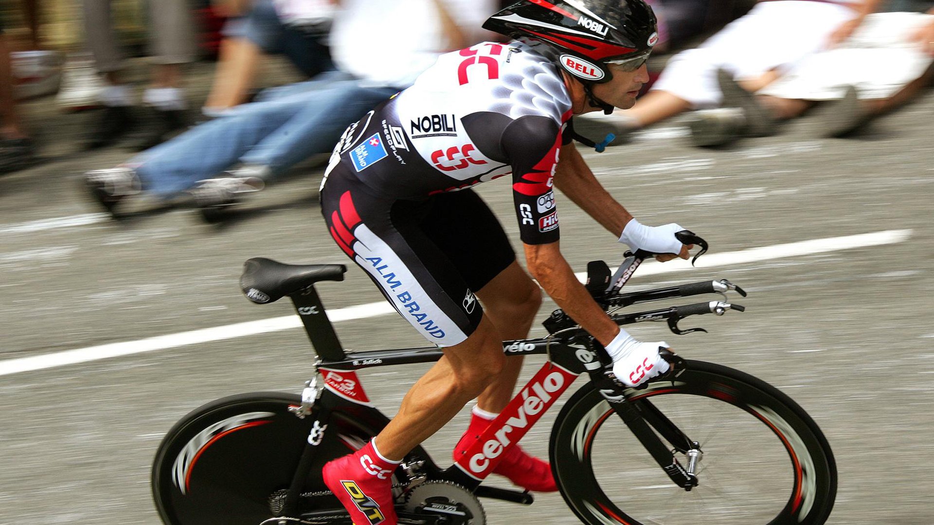 赛道上的终局艺术，汉密尔顿关键制胜，梅赛德斯绝杀哈斯车队