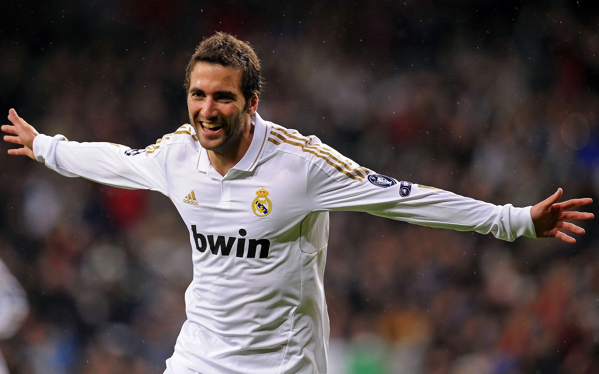 拜仁鏖战乌克兰，阿尔瓦雷斯状态火热，一场冰与火的较量